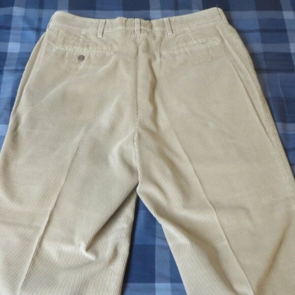 Tan Corduroy Pants / Khaki / Jeans - 90's Era HAGGAR - Size 33x32 - Picture 7 of 11